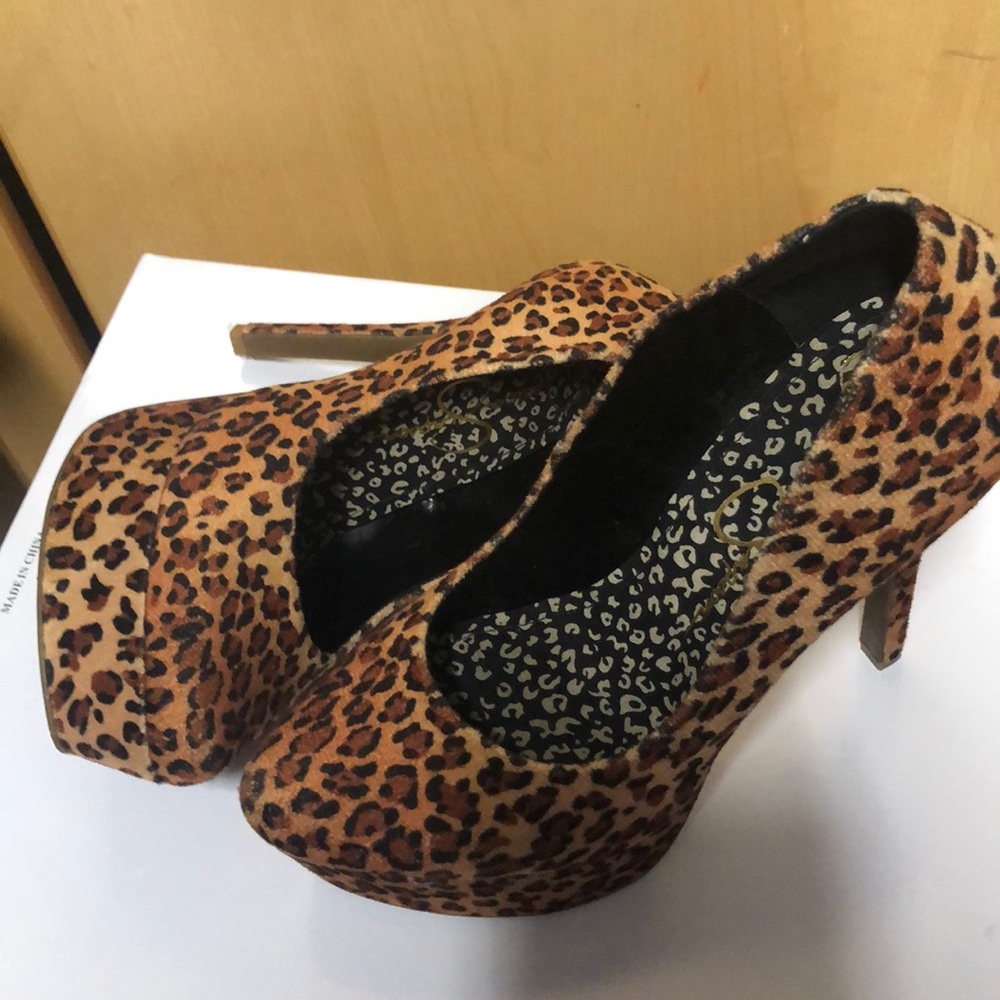 Jessica Simpson Pump - Picture 2 of 2
